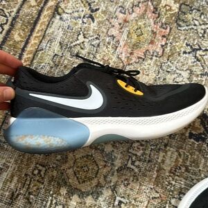Nike joyride. Size 10.5 men’s. Great condition. Original price $129.